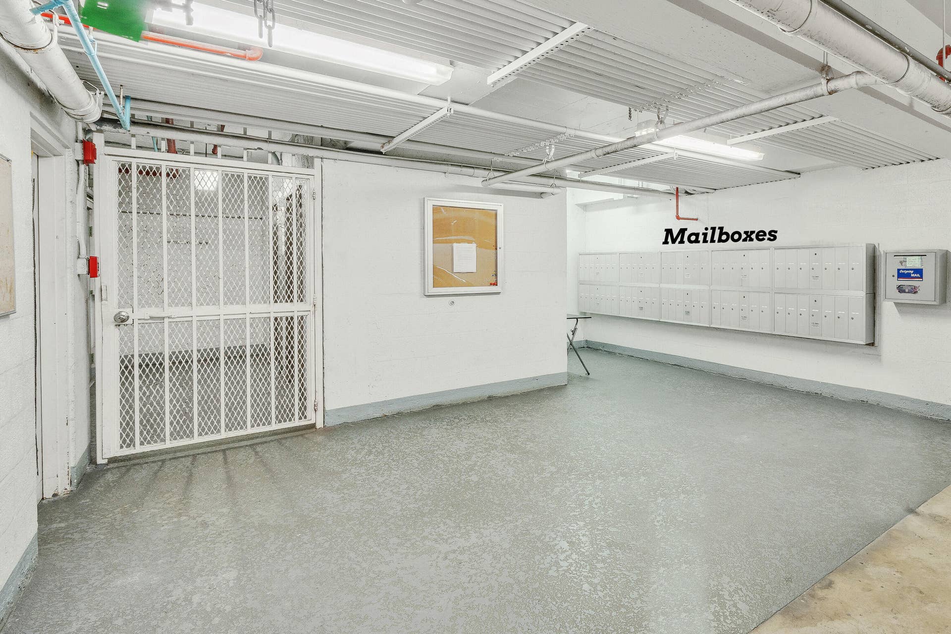 3909 N Ocean Boulevard, #401, Fort Lauderdale, FL 33308 21 Mailboxes