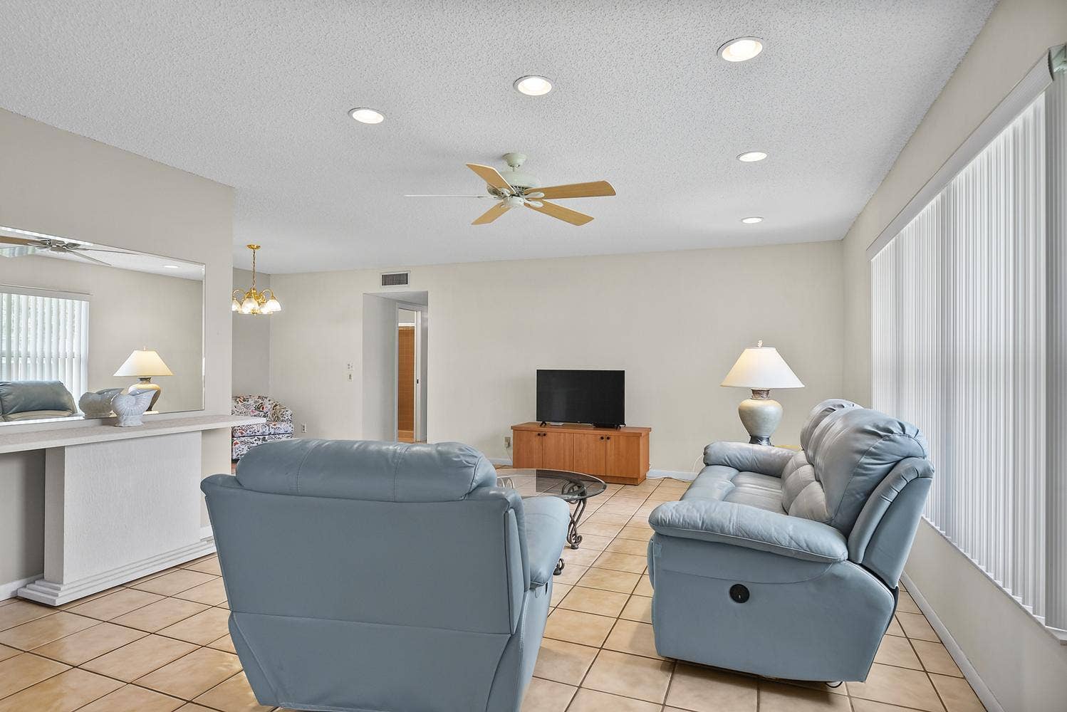 003-018-5157 Lakefront Blvd-1499x1000