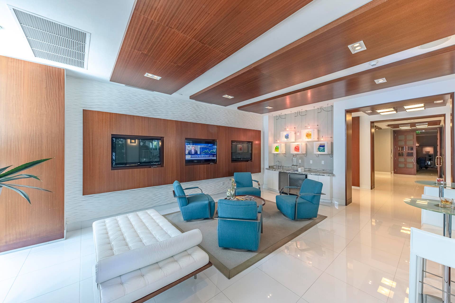2821 N OCEAN Boulevard, #1102S, Fort Lauderdale, Fort Lauderdale, FL 33308 Comfortable common areas