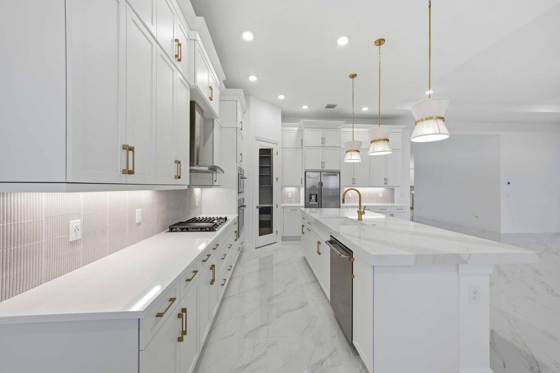 5374 Saint Armands Way, Westlake, FL 33470 Kitchen