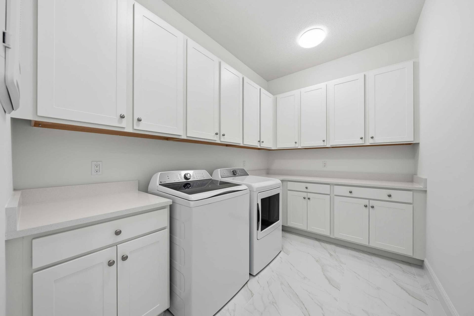 5374 Saint Armands Way, Westlake, FL 33470 Laundry