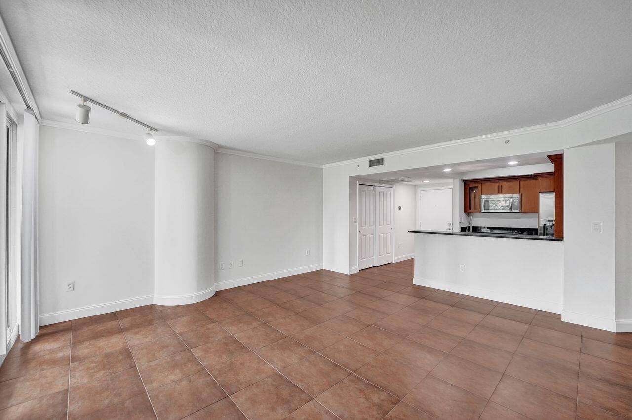 401 SW 4TH Avenue, #203, Fort Lauderdale, FL 33315 Living Area