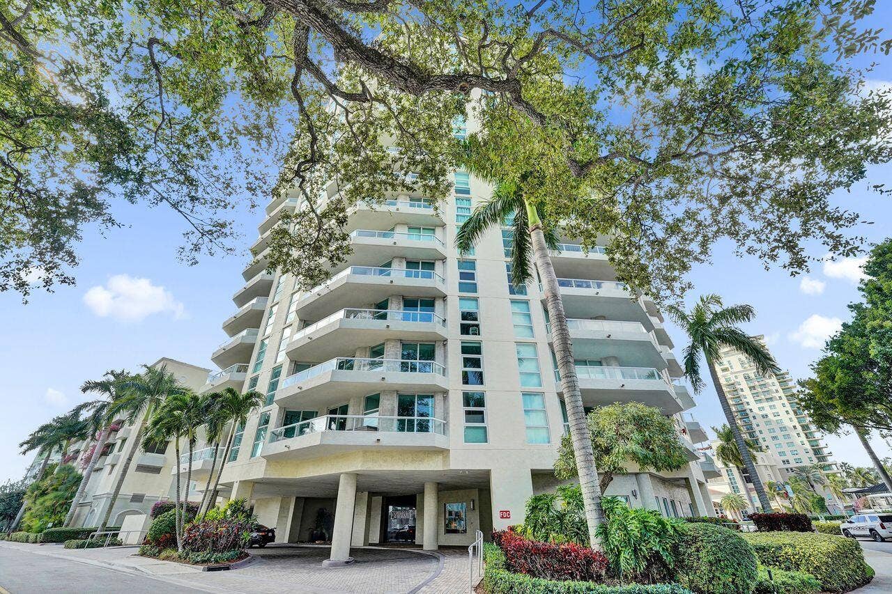 401 SW 4TH Avenue, #203, Fort Lauderdale, FL 33315 Entrance of Building