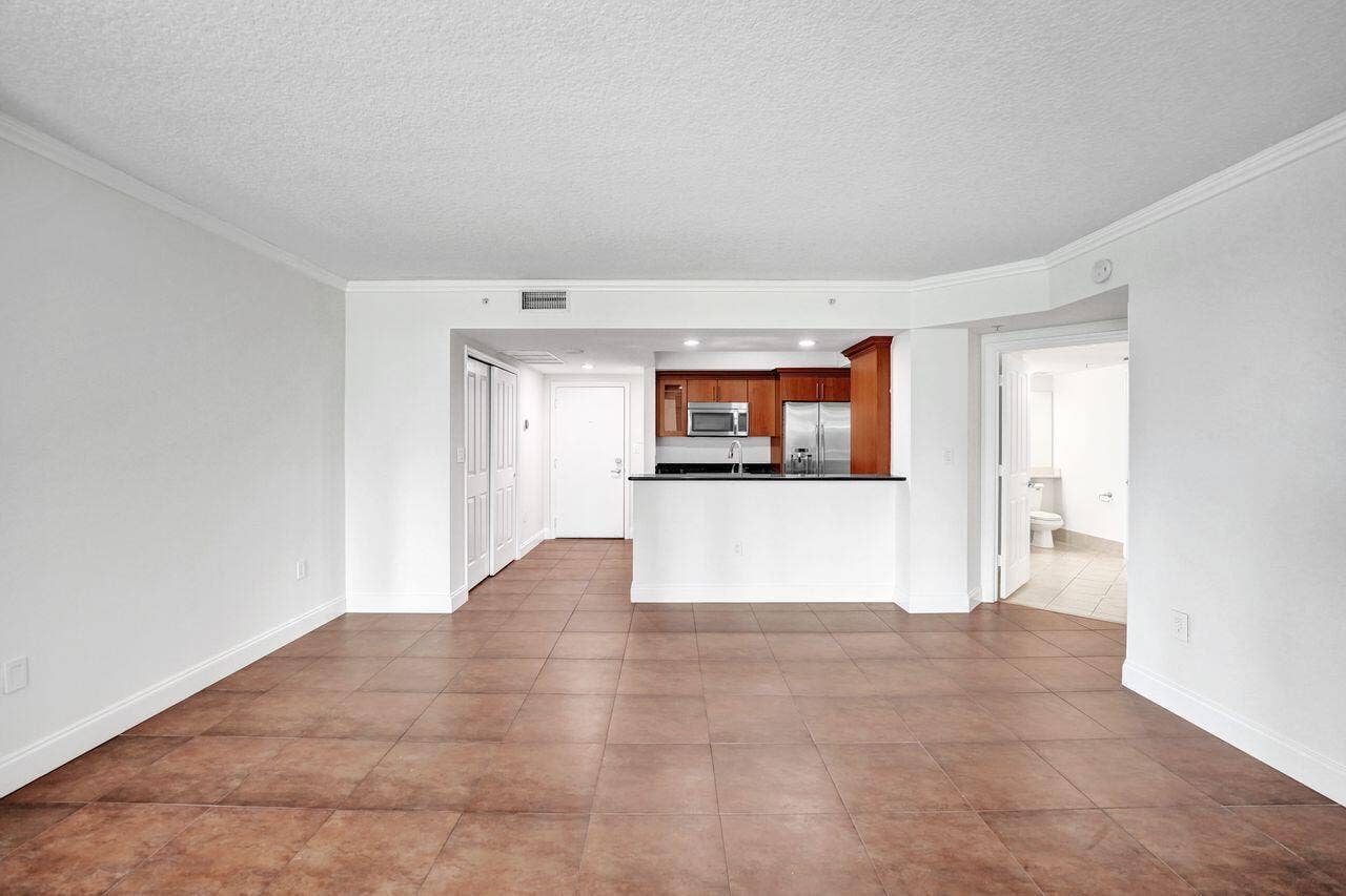 401 SW 4TH Avenue, #203, Fort Lauderdale, FL 33315 Living Area