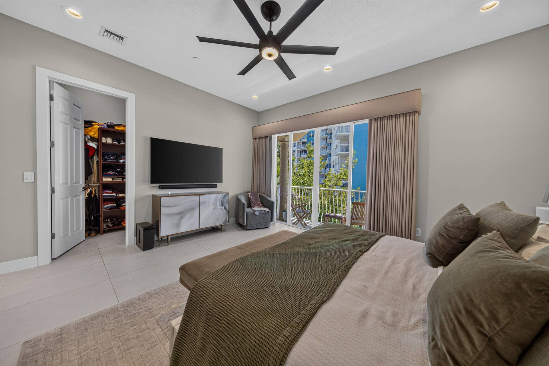3224 NE 4th Street, Pompano Beach, FL 33062 PRIMARY BEDROOM 2 LARGE WALK IN CLOSETS