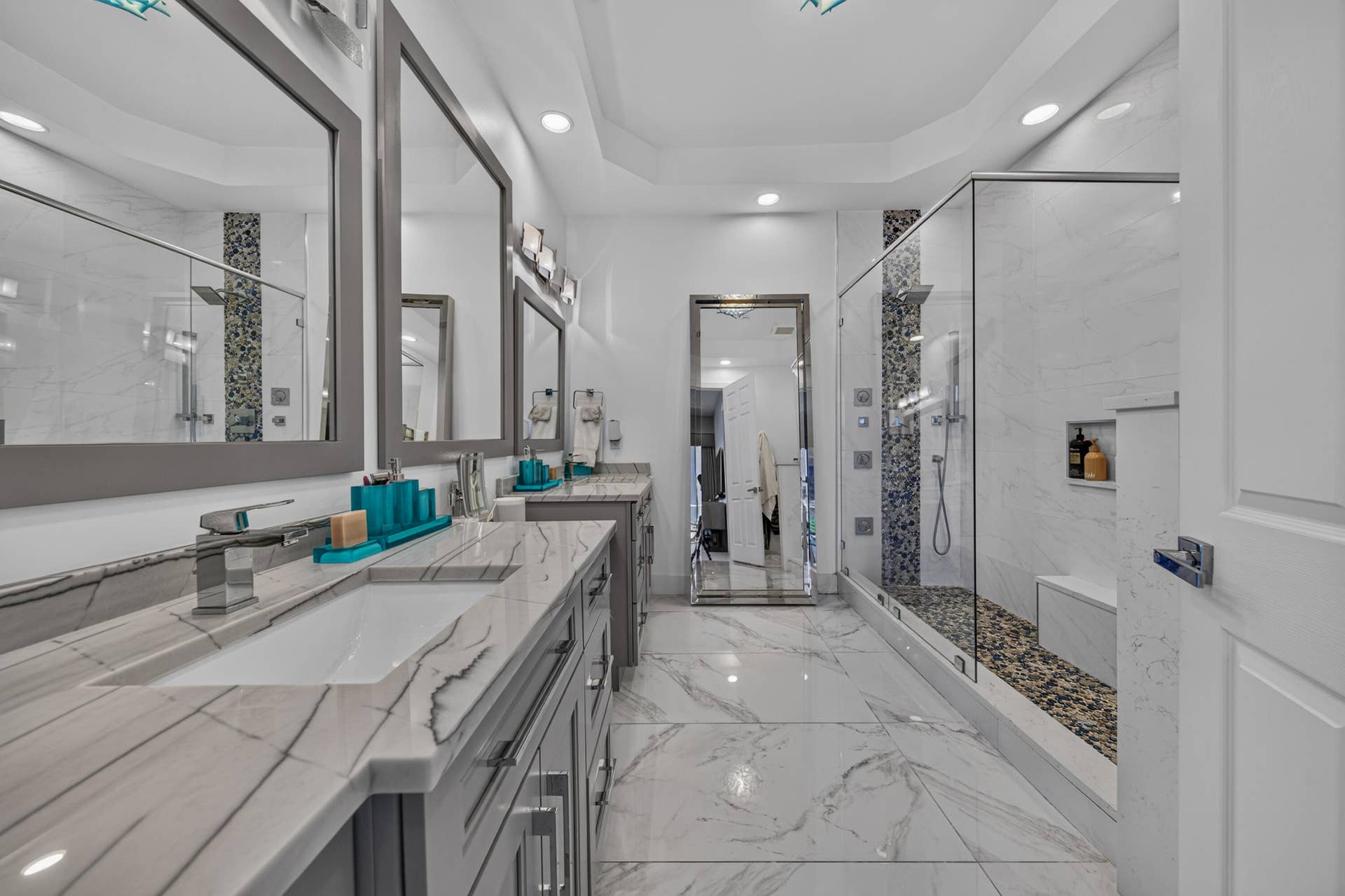3224 NE 4th Street, Pompano Beach, FL 33062 PRIMARY BATHROOM DUAL SINKS.