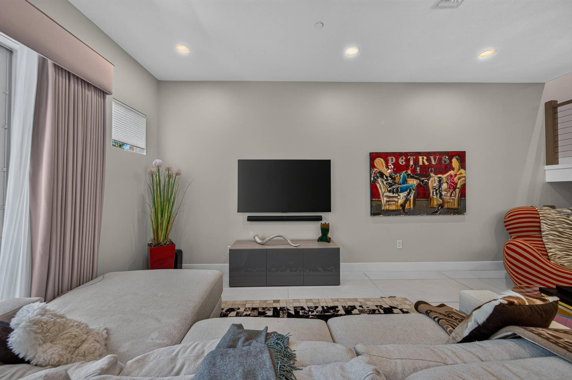 3224 NE 4th Street, Pompano Beach, FL 33062 LIVING ROOM