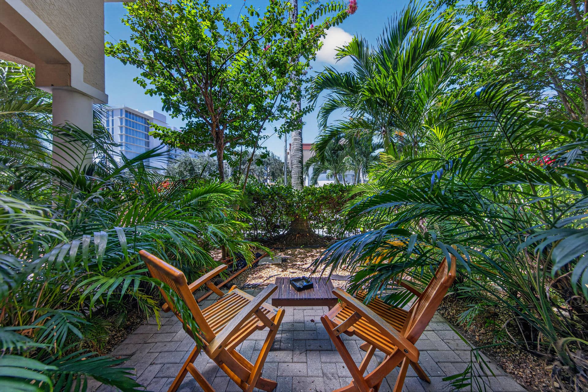 3224 NE 4th Street, Pompano Beach, FL 33062 front court yard