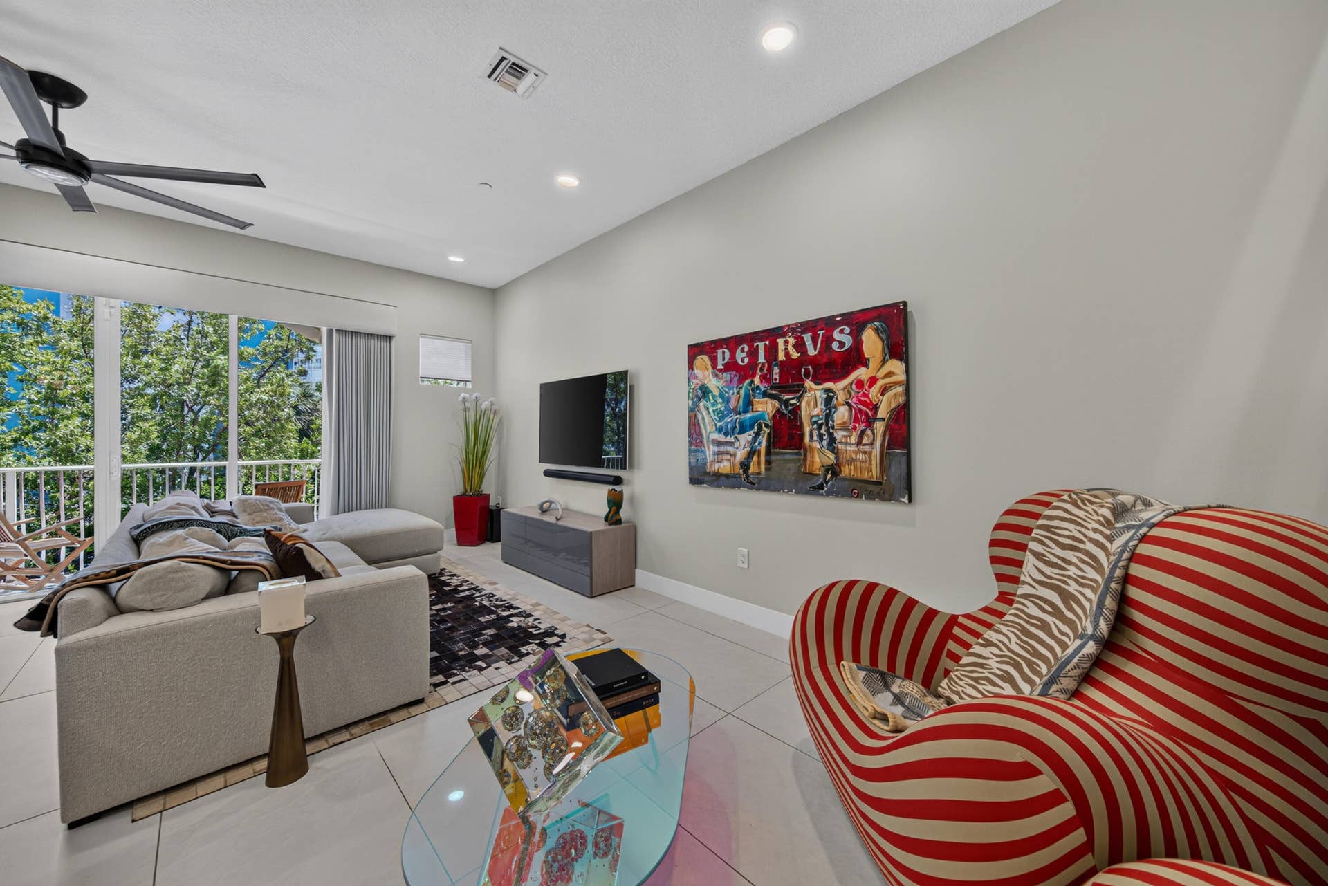 3224 NE 4th Street, Pompano Beach, FL 33062 living room partial view