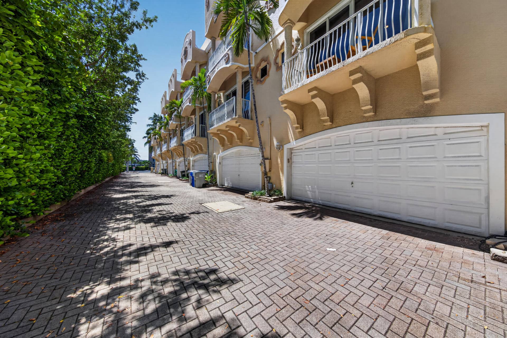 3224 NE 4th Street, Pompano Beach, FL 33062 2 car garage