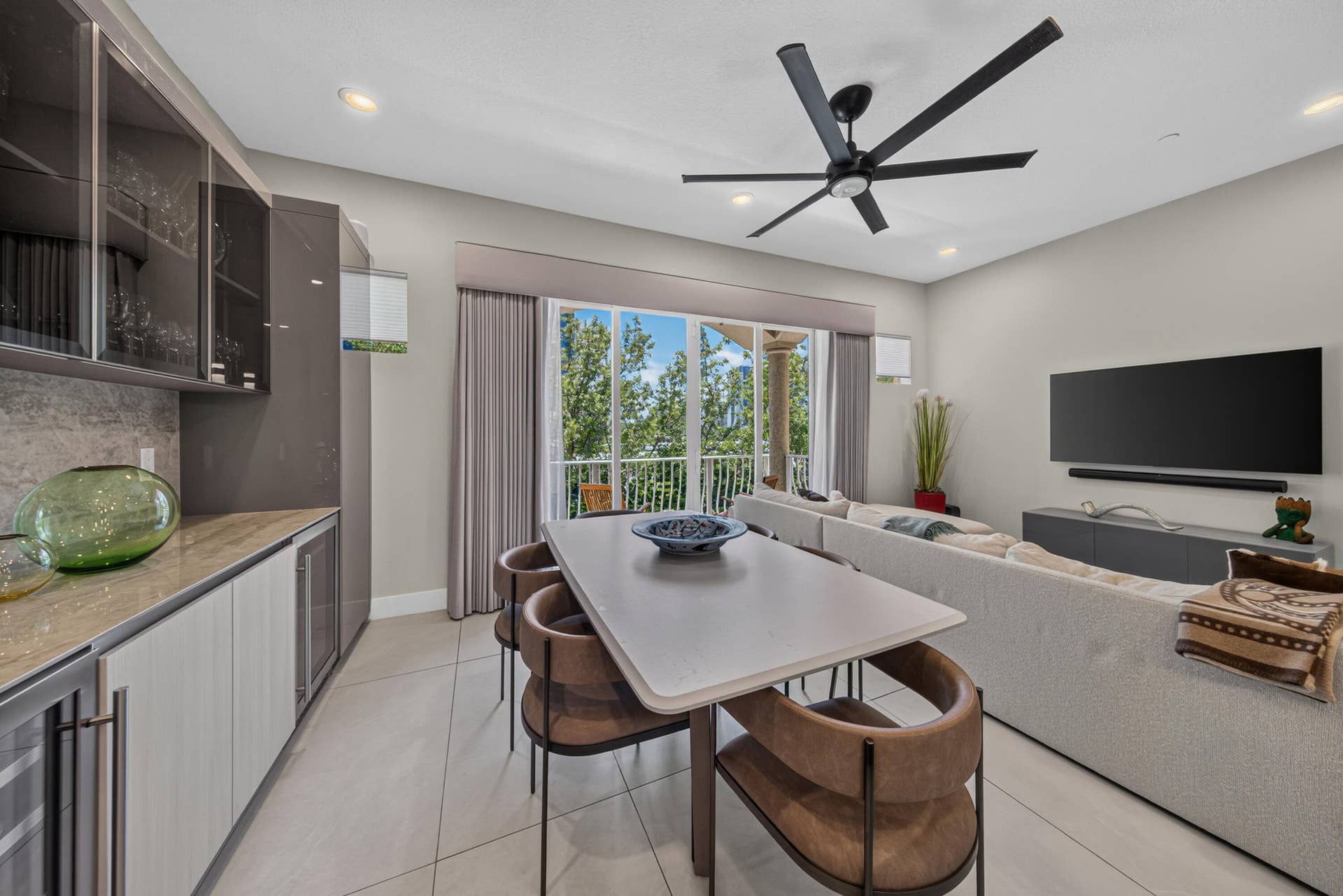 3224 NE 4th Street, Pompano Beach, FL 33062 dining with wine fridge