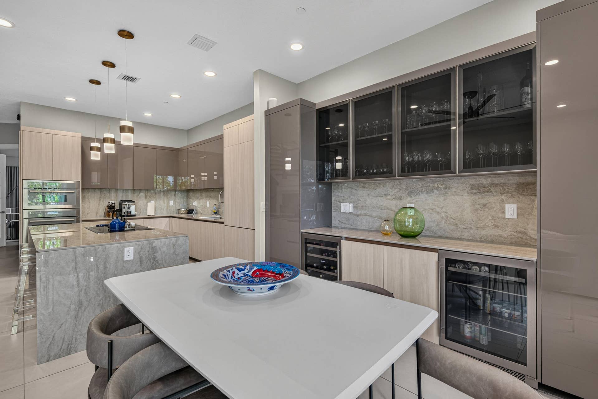 3224 NE 4th Street, Pompano Beach, FL 33062 DINING AREA AND KITCHEN VIEW
