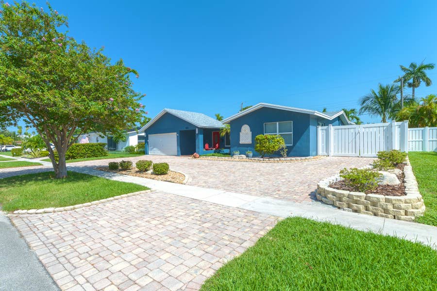 Property photo for 821 SE 16th Street, Deerfield Beach, FL
