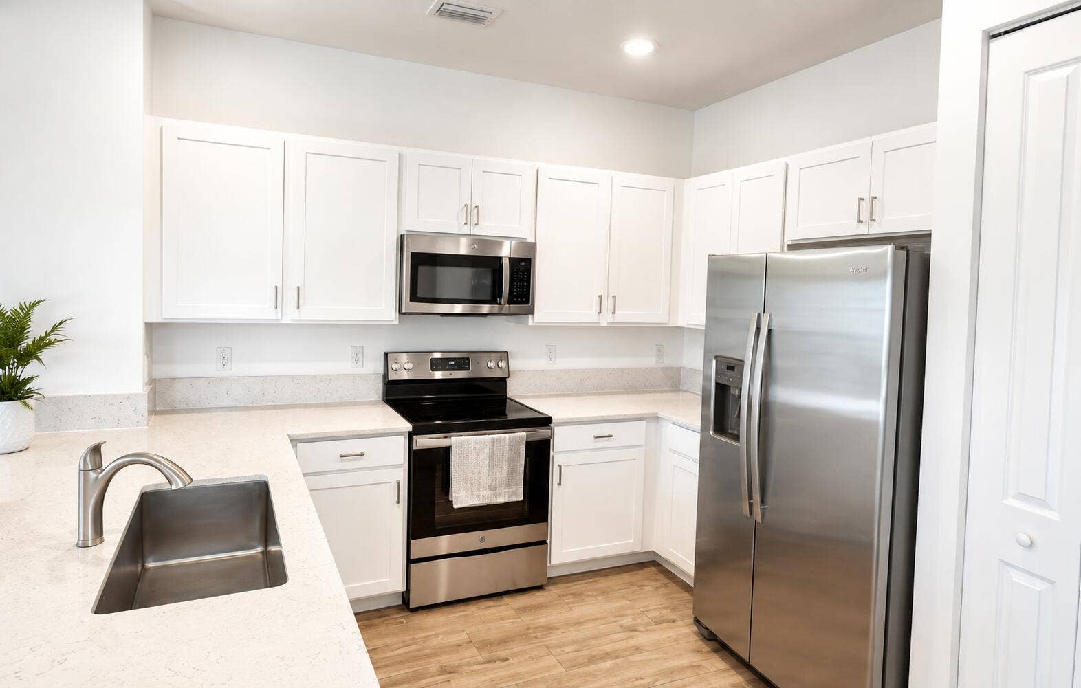 4414 HEMLOCK Drive, Riviera Beach, FL 33410 KITCHEN