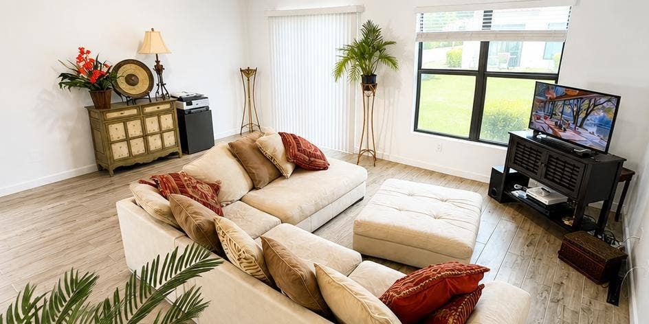 4414 HEMLOCK Drive, Riviera Beach, FL 33410 LIVE