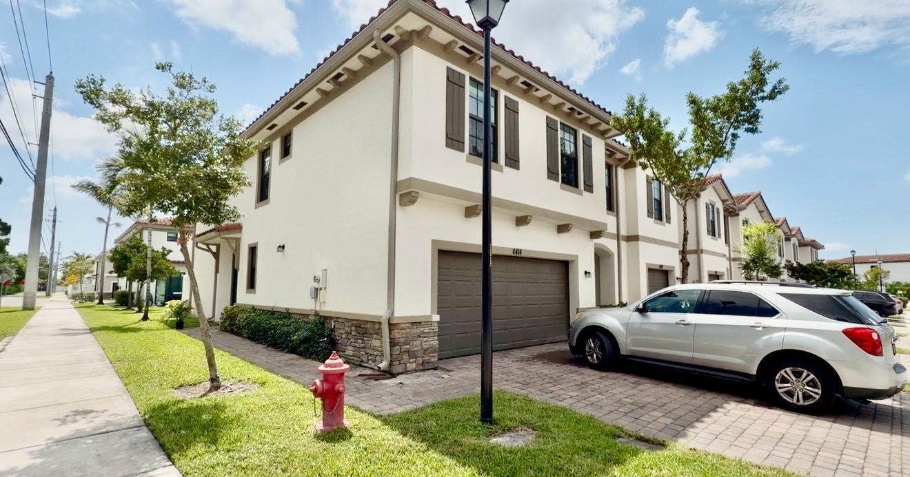 4414 HEMLOCK Drive, Riviera Beach, FL 33410 front 08