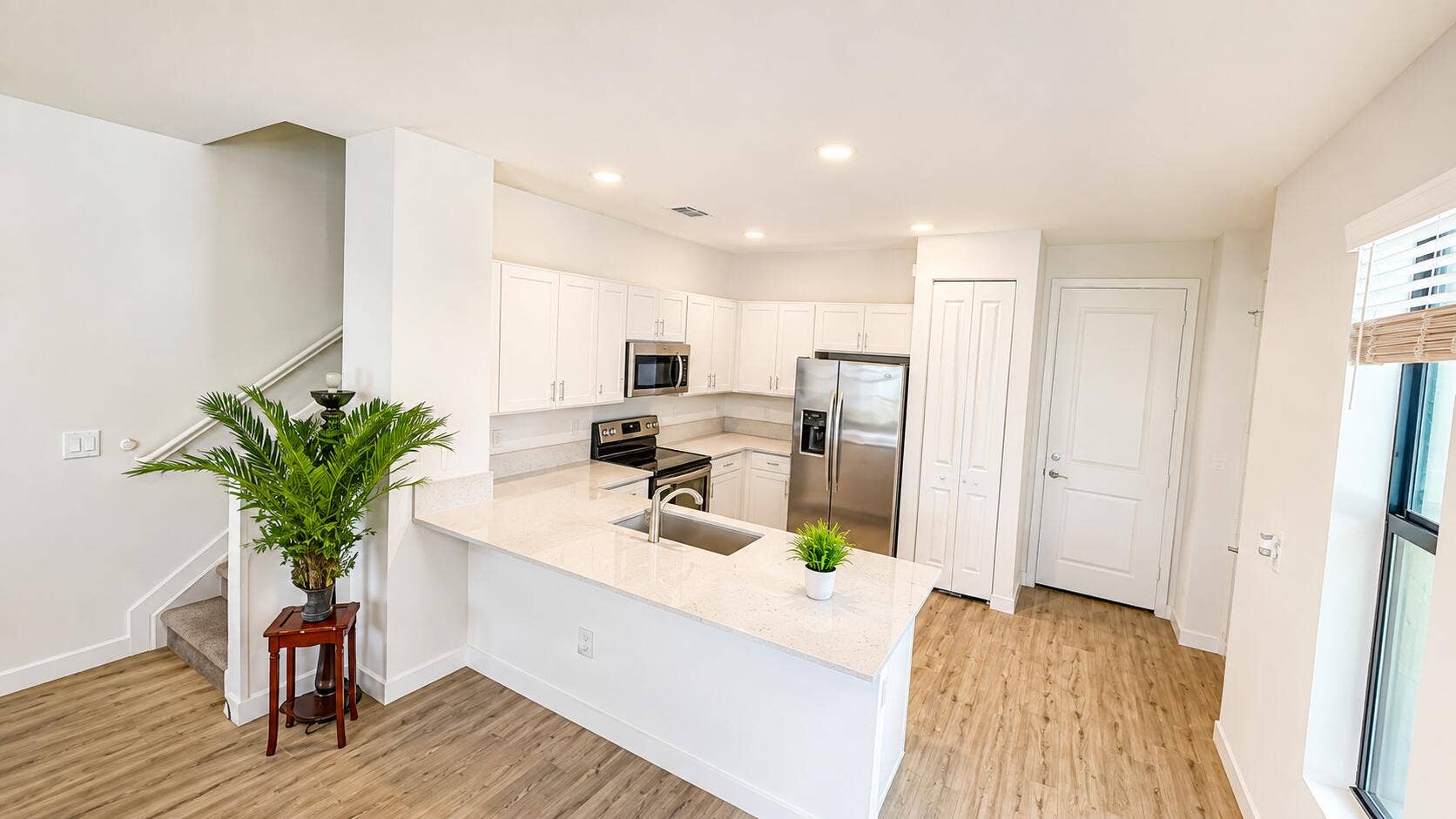 4414 HEMLOCK Drive, Riviera Beach, FL 33410 Kitchen
