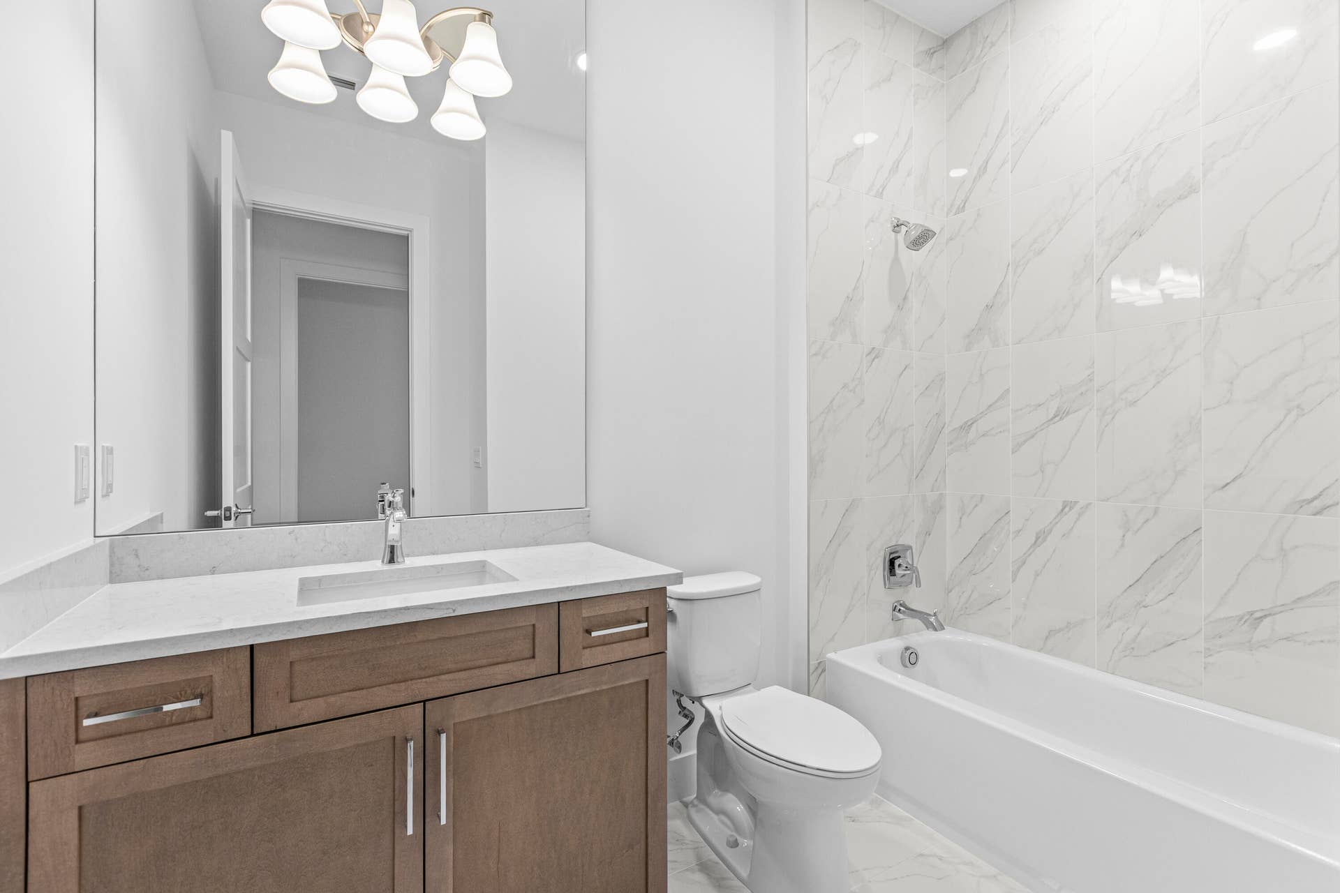 14023 Bastille Street, Palm Beach Gardens, FL 33412 Bath