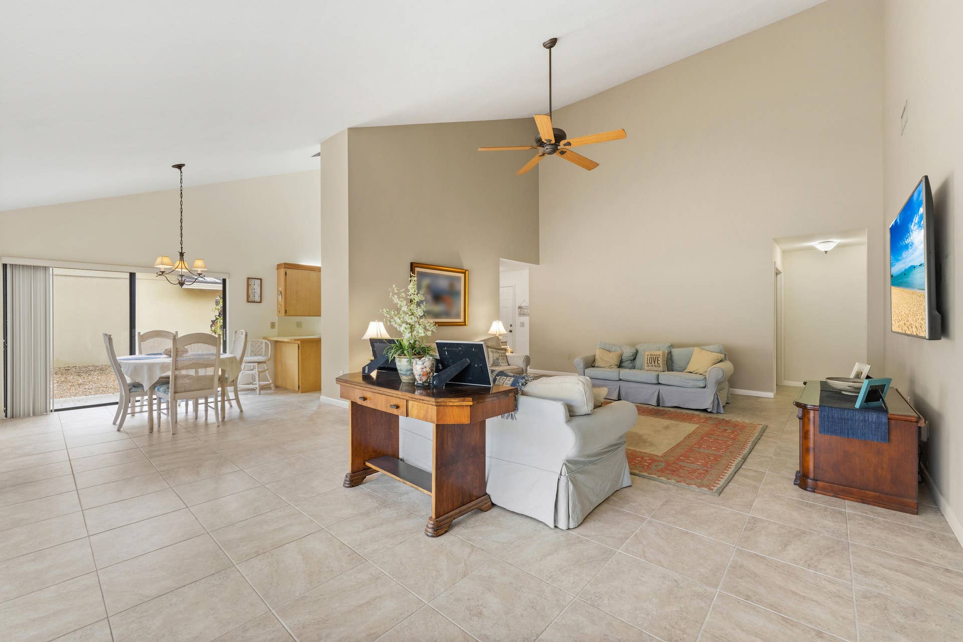 125 Beach Summit Court, Jupiter, FL 33477 Living Room