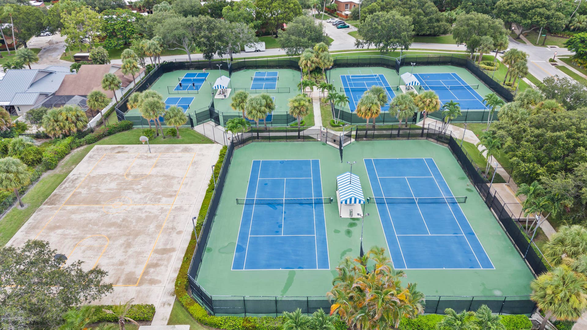 125 Beach Summit Court, Jupiter, FL 33477 Tennis and Pickle Ball Courts