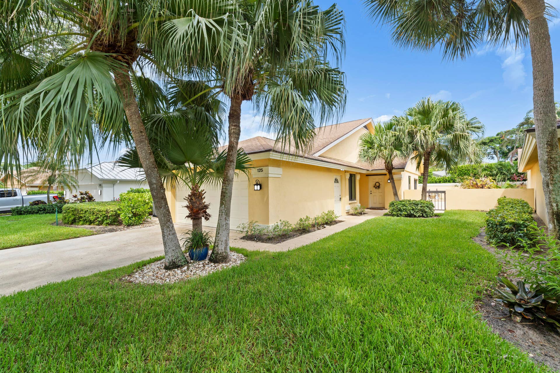 125 Beach Summit Court, Jupiter, FL 33477 Front of Home