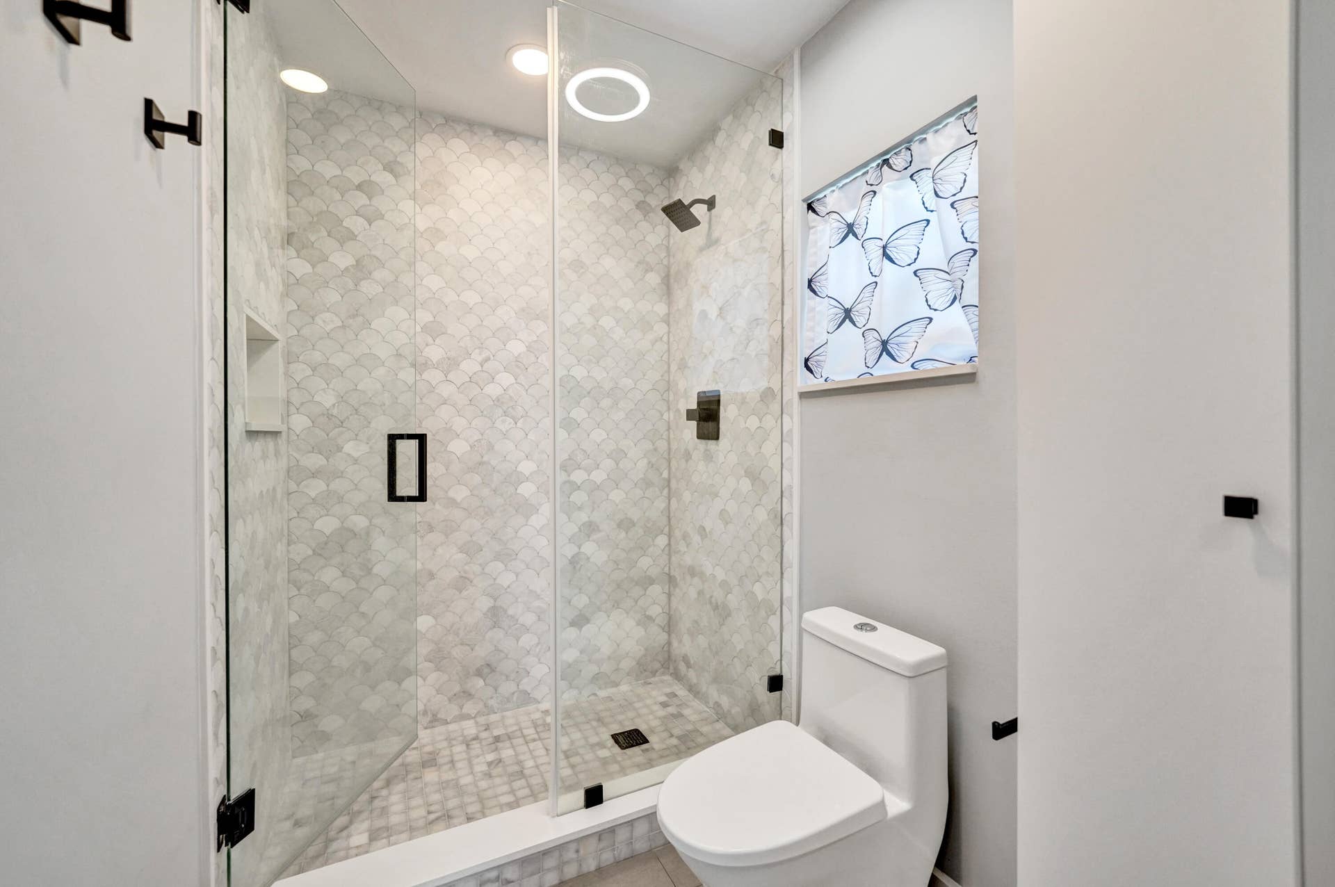 1424 NE 16TH Avenue, Fort Lauderdale, FL 33304 19-primary bath DSC00118