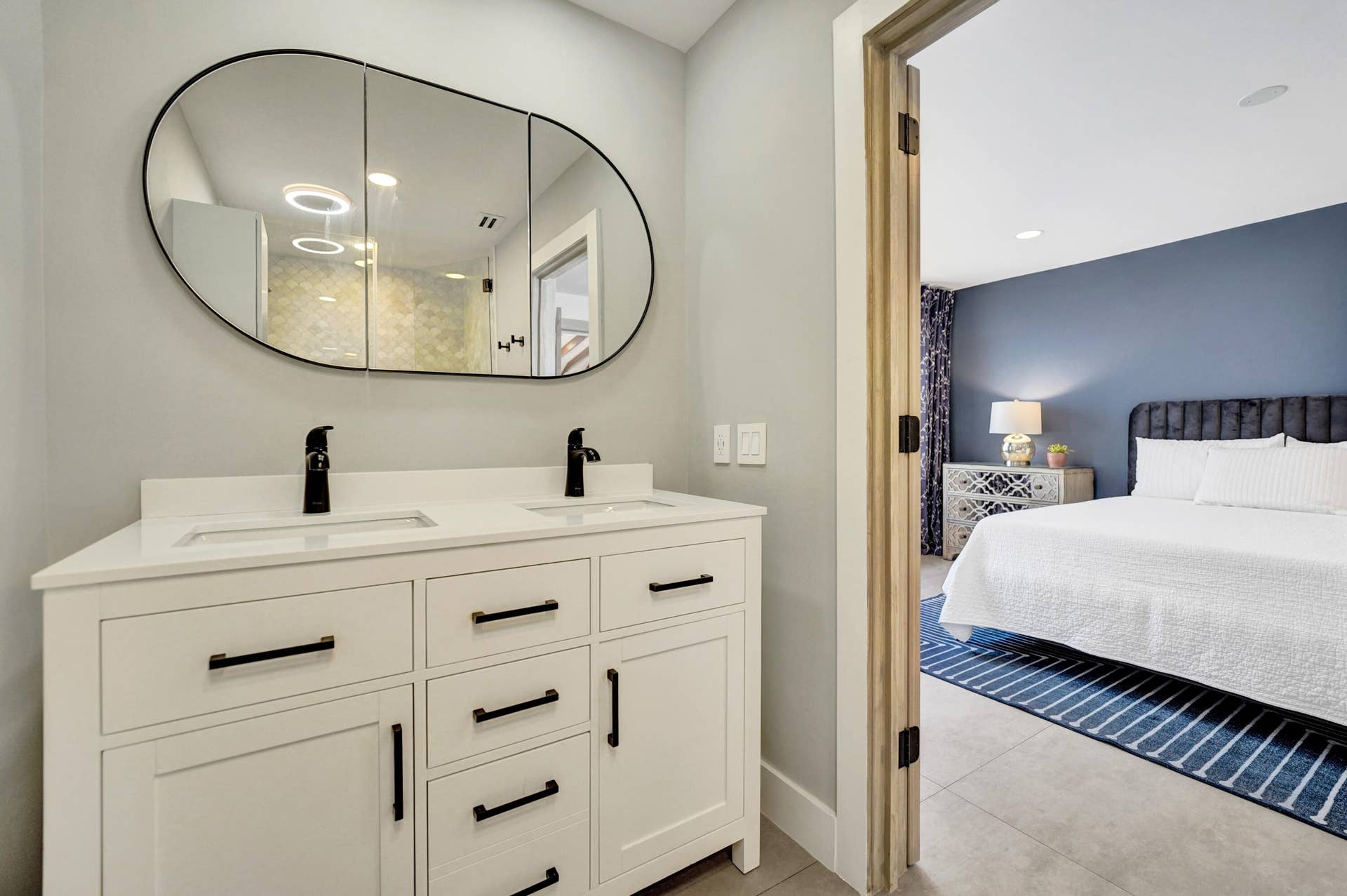 1424 NE 16TH Avenue, Fort Lauderdale, FL 33304 20-primary bath DSC00124