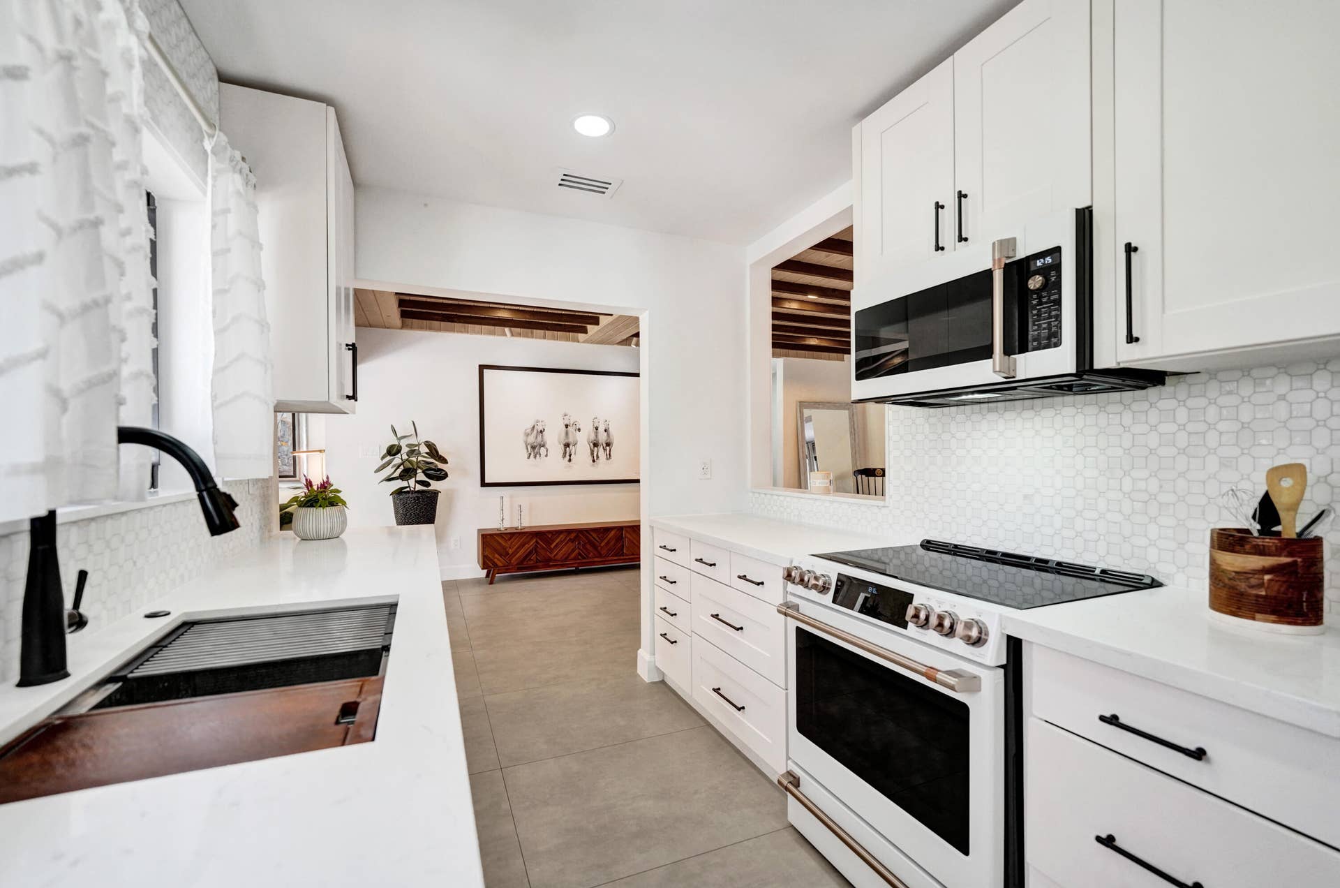 1424 NE 16TH Avenue, Fort Lauderdale, FL 33304 10-kitchen DSC00094