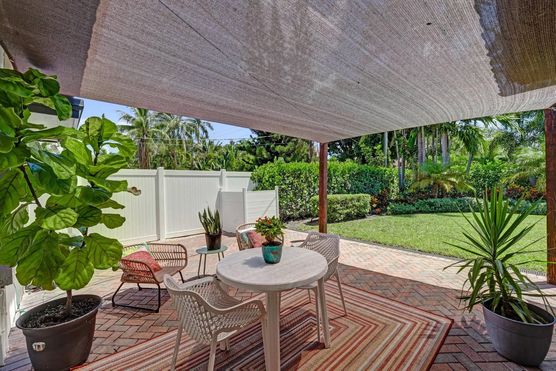 1424 NE 16TH Avenue, Fort Lauderdale, FL 33304 14-ext patio DSC00136