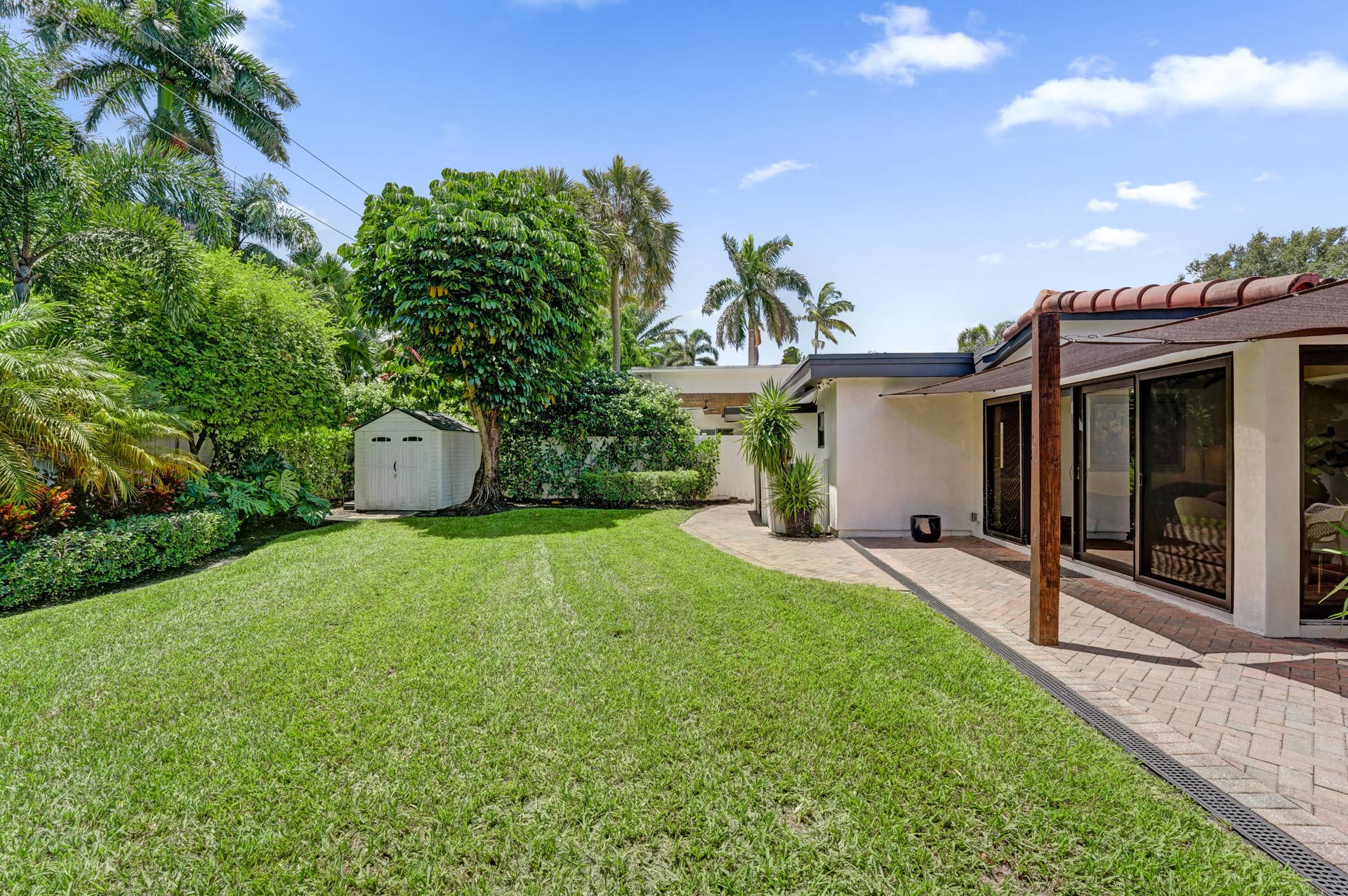 1424 NE 16TH Avenue, Fort Lauderdale, FL 33304 30-ext backyard DSC00142