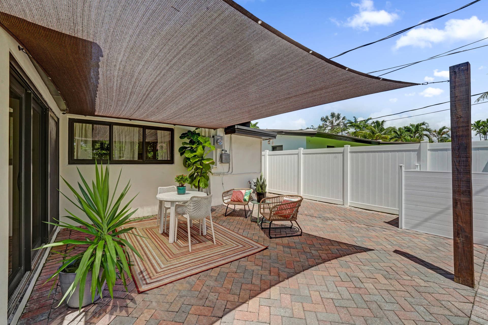 1424 NE 16TH Avenue, Fort Lauderdale, FL 33304 16-ext patio DSC00133