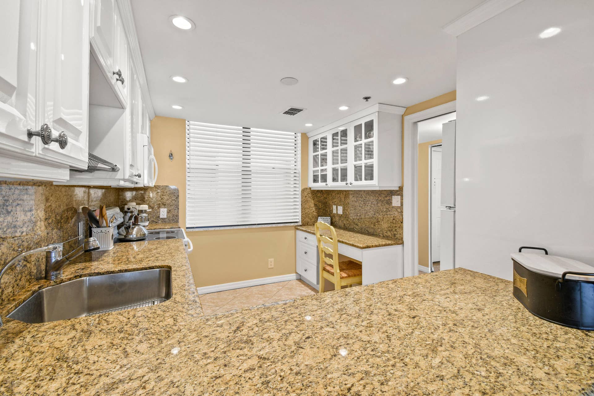 840 OCEAN Drive, #404, Juno Beach, FL 33408 840OceanDr#404_15