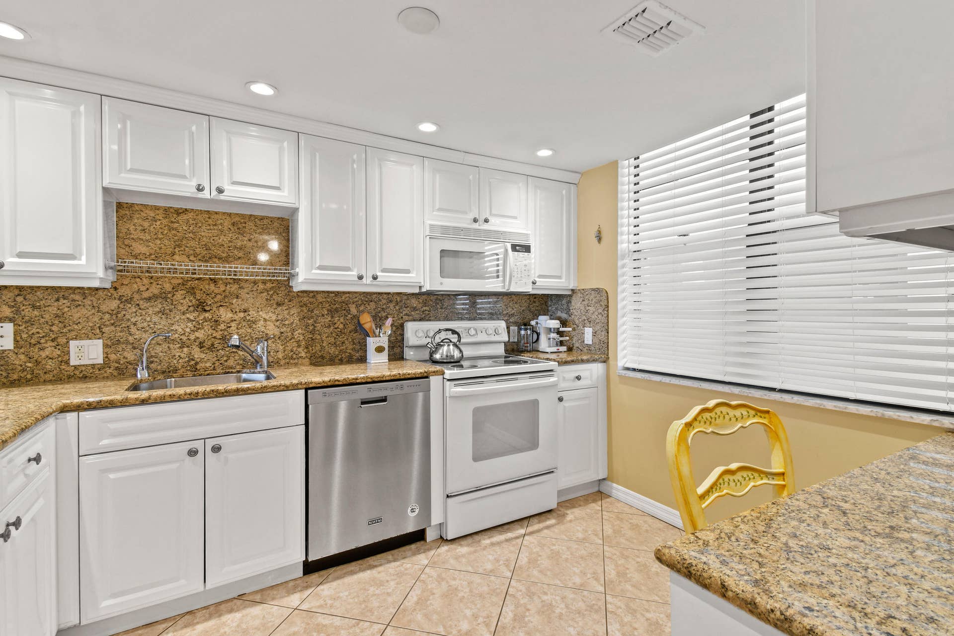 840 OCEAN Drive, #404, Juno Beach, FL 33408 840OceanDr#404_10