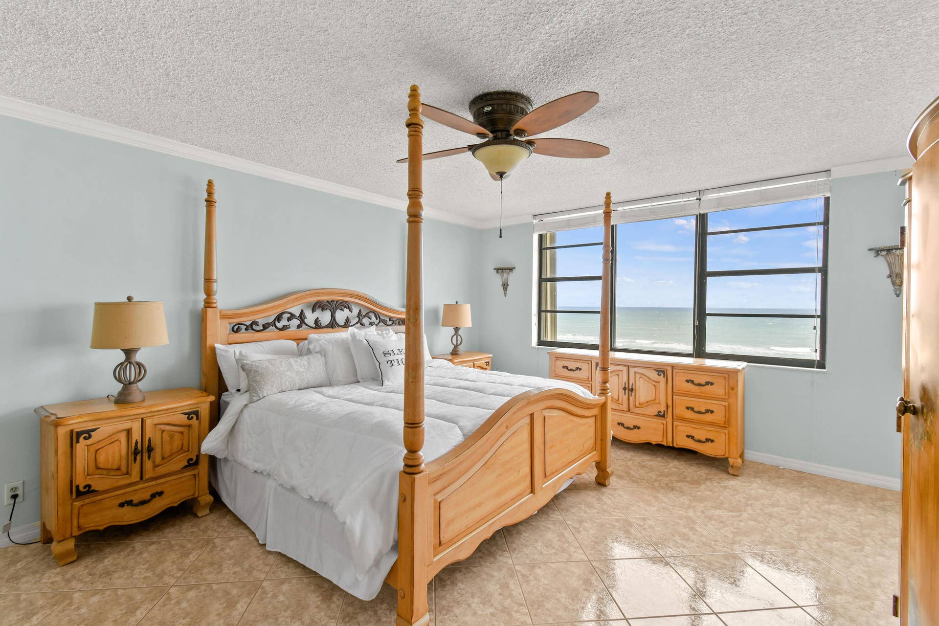 840 OCEAN Drive, #404, Juno Beach, FL 33408 840OceanDr#404_16