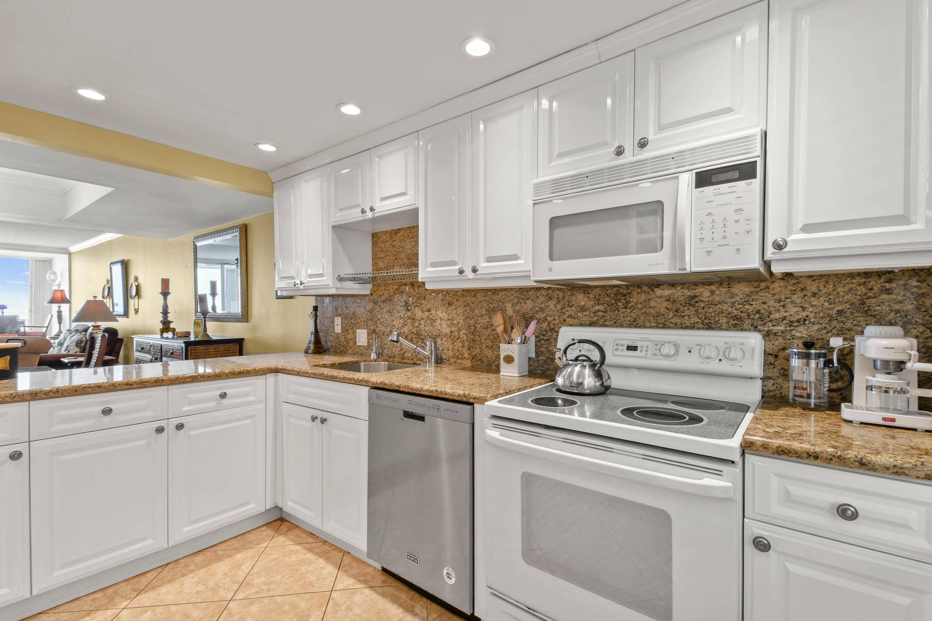 840 OCEAN Drive, #404, Juno Beach, FL 33408 840OceanDr#404_11