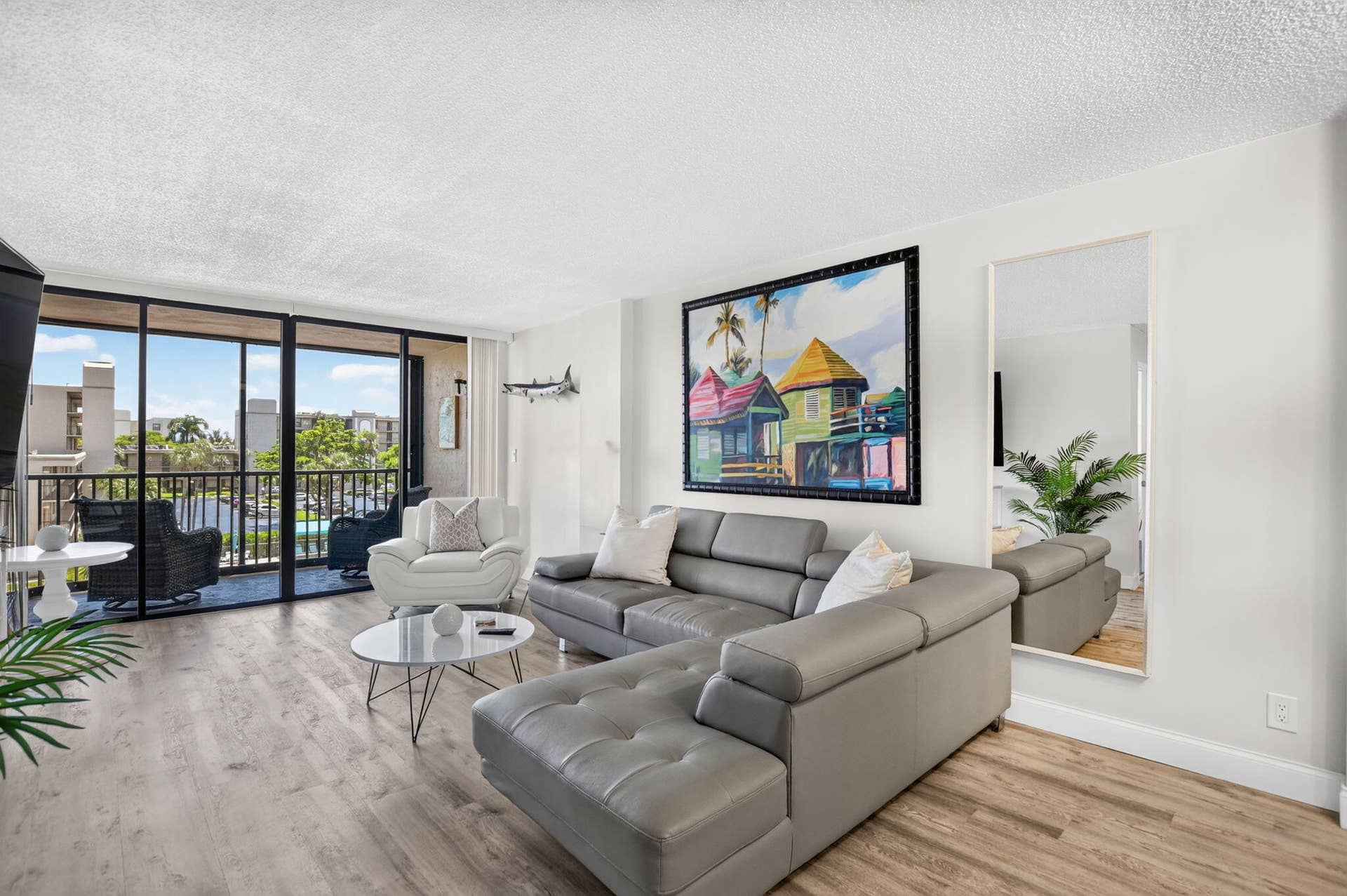 4 Royal Palm Way, #403, Boca Raton, FL 33432 Beautiful Renovated Condo