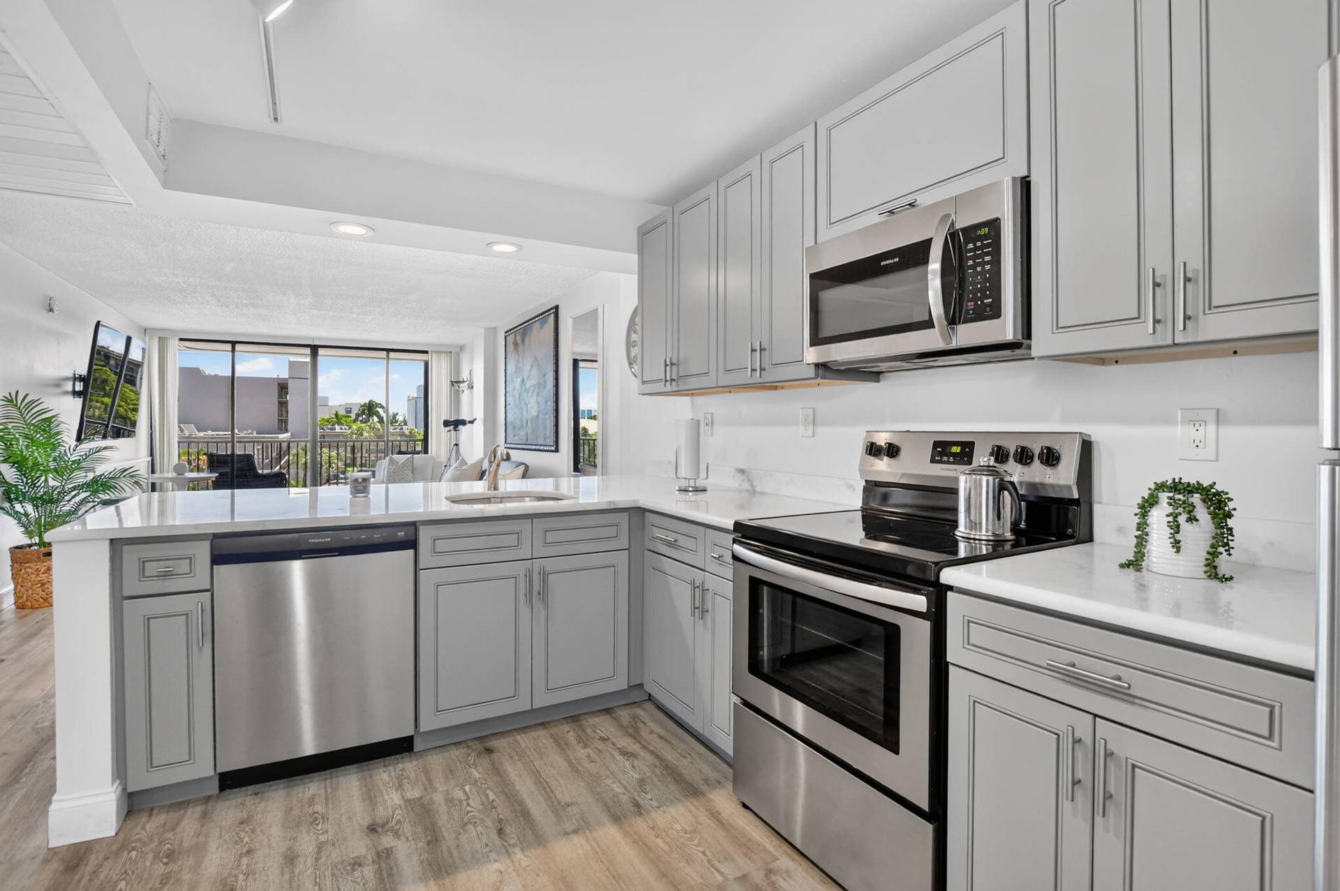 4 Royal Palm Way, #403, Boca Raton, FL 33432 Stunning Kitchen
