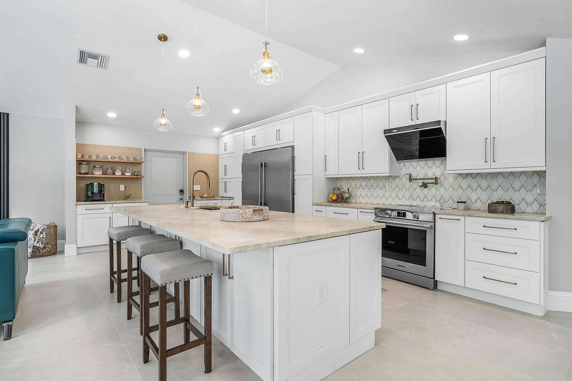 14829 STIRRUP Lane, Wellington, FL 33414 Kitchen Island