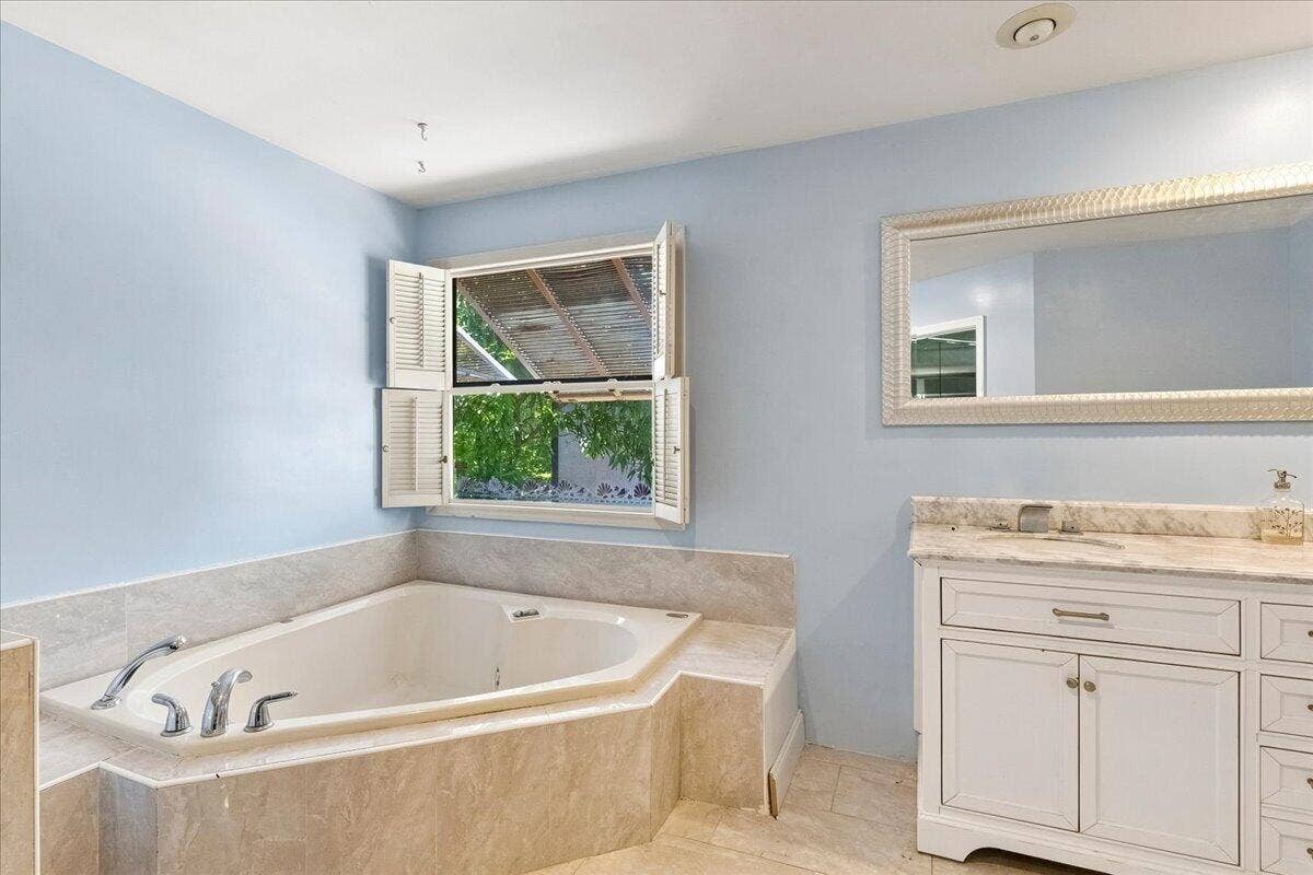 1430 SW 88TH Way, Pembroke Pines, FL 33025 22-8I8A_9088