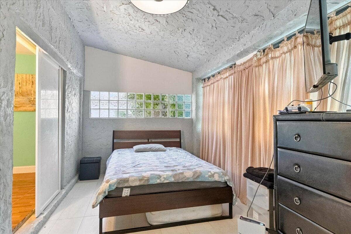 1430 SW 88TH Way, Pembroke Pines, FL 33025 15-8I8A_8968