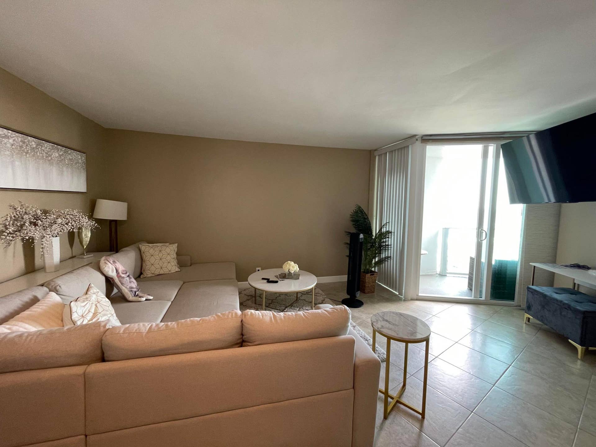333 NE 21ST Avenue, #1118, Deerfield Beach, Deerfield Beach, FL 33441 Tiara East 1118 Living room 4