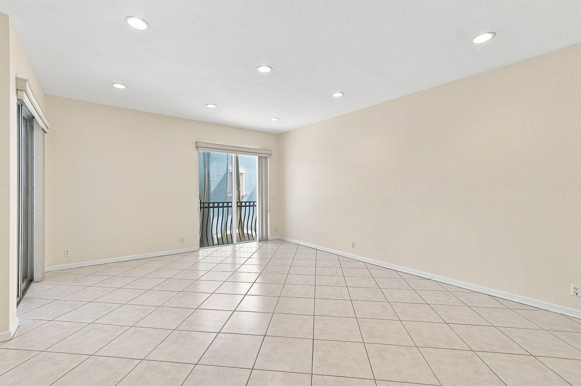4619 Poinciana Street, #7A, Lauderdale By The Sea, FL 33308 Living Area