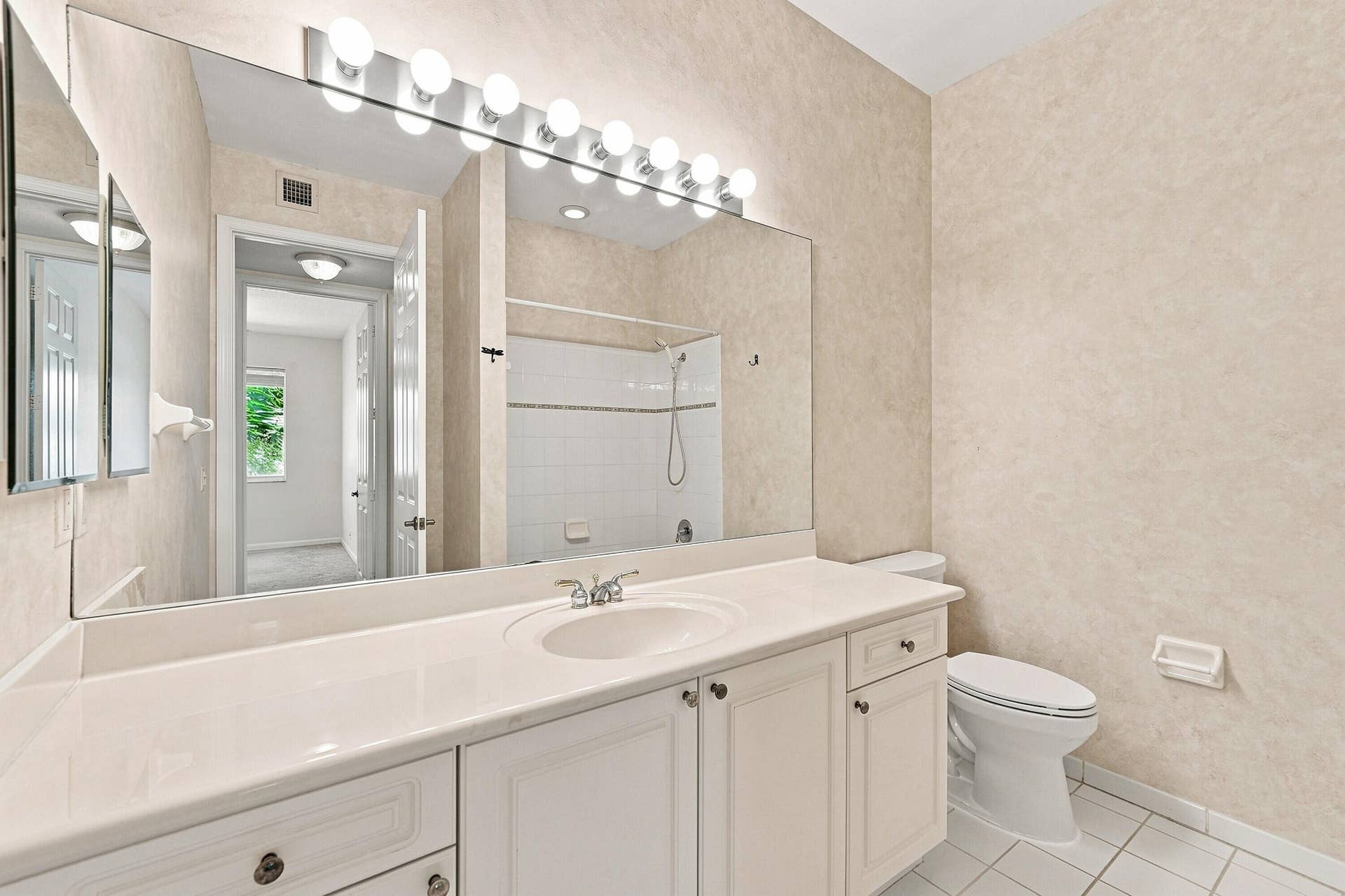 4619 Poinciana Street, #7A, Lauderdale By The Sea, FL 33308 Second Bathroom