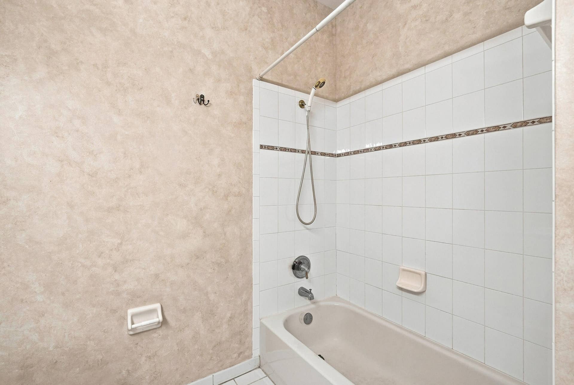 4619 Poinciana Street, #7A, Lauderdale By The Sea, FL 33308 Second Bathroom