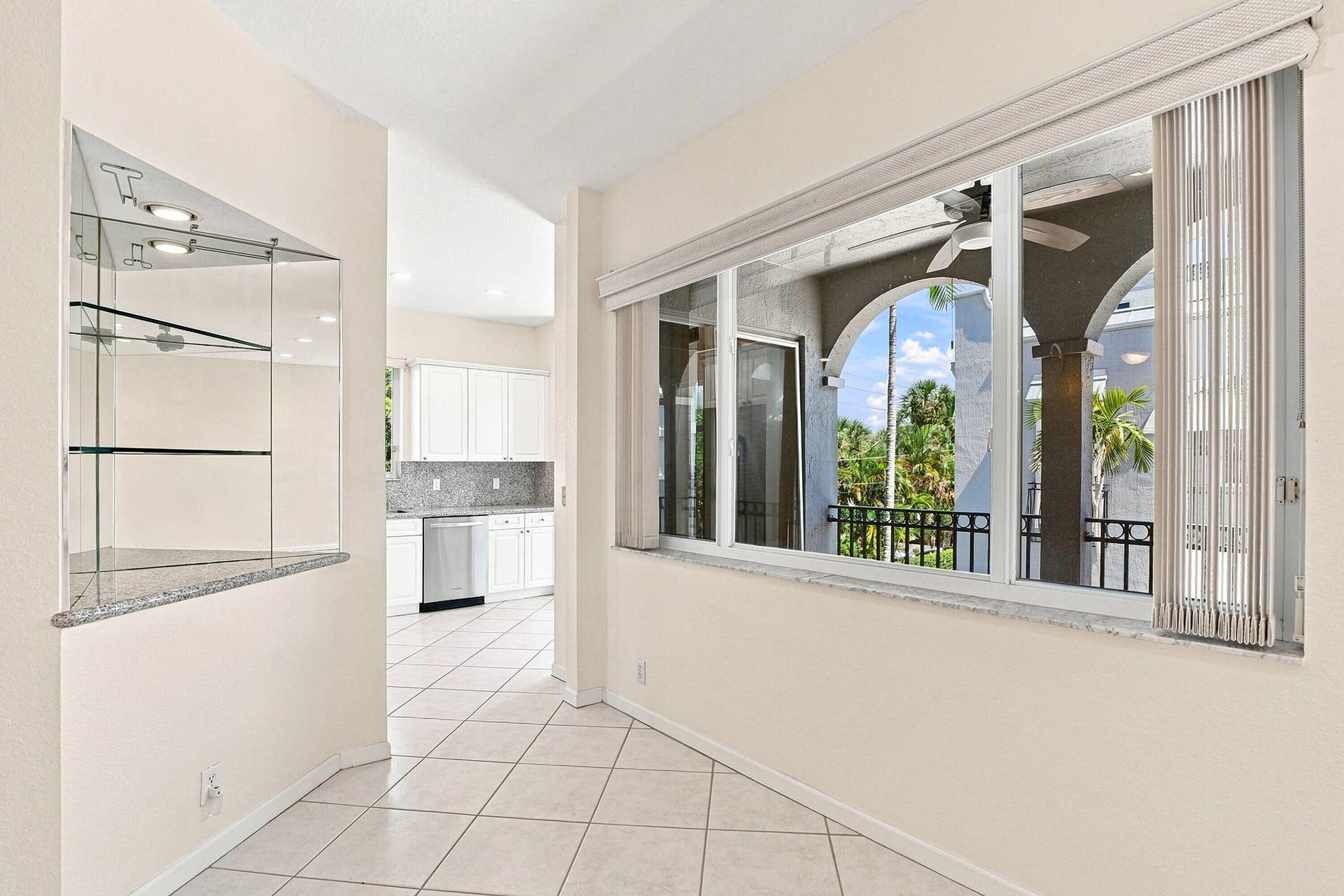 4619 Poinciana Street, #7A, Lauderdale By The Sea, FL 33308 Bar Area