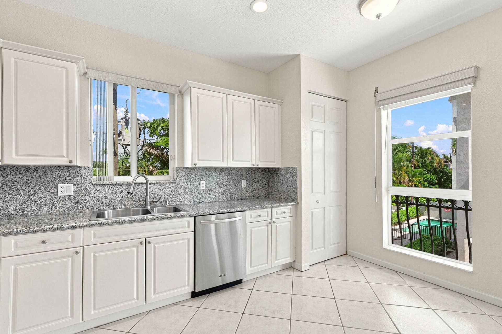 4619 Poinciana Street, #7A, Lauderdale By The Sea, FL 33308 Kitchen