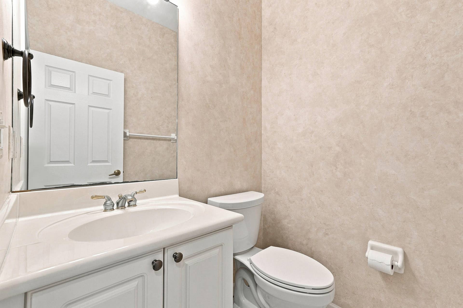 4619 Poinciana Street, #7A, Lauderdale By The Sea, FL 33308 Second Bathroom