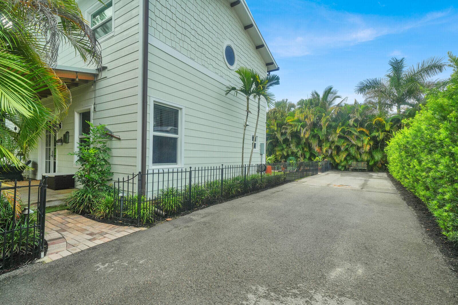 13432 153RD Road N, Jupiter, FL 33478 Primary house driveway