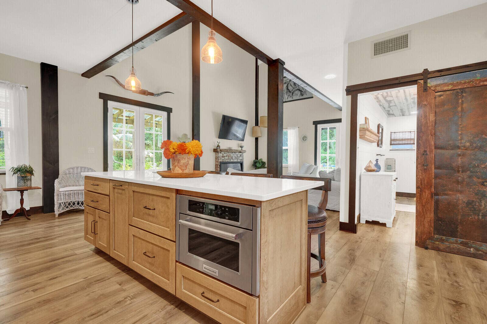 13432 153RD Road N, Jupiter, FL 33478 custom kitchen with island