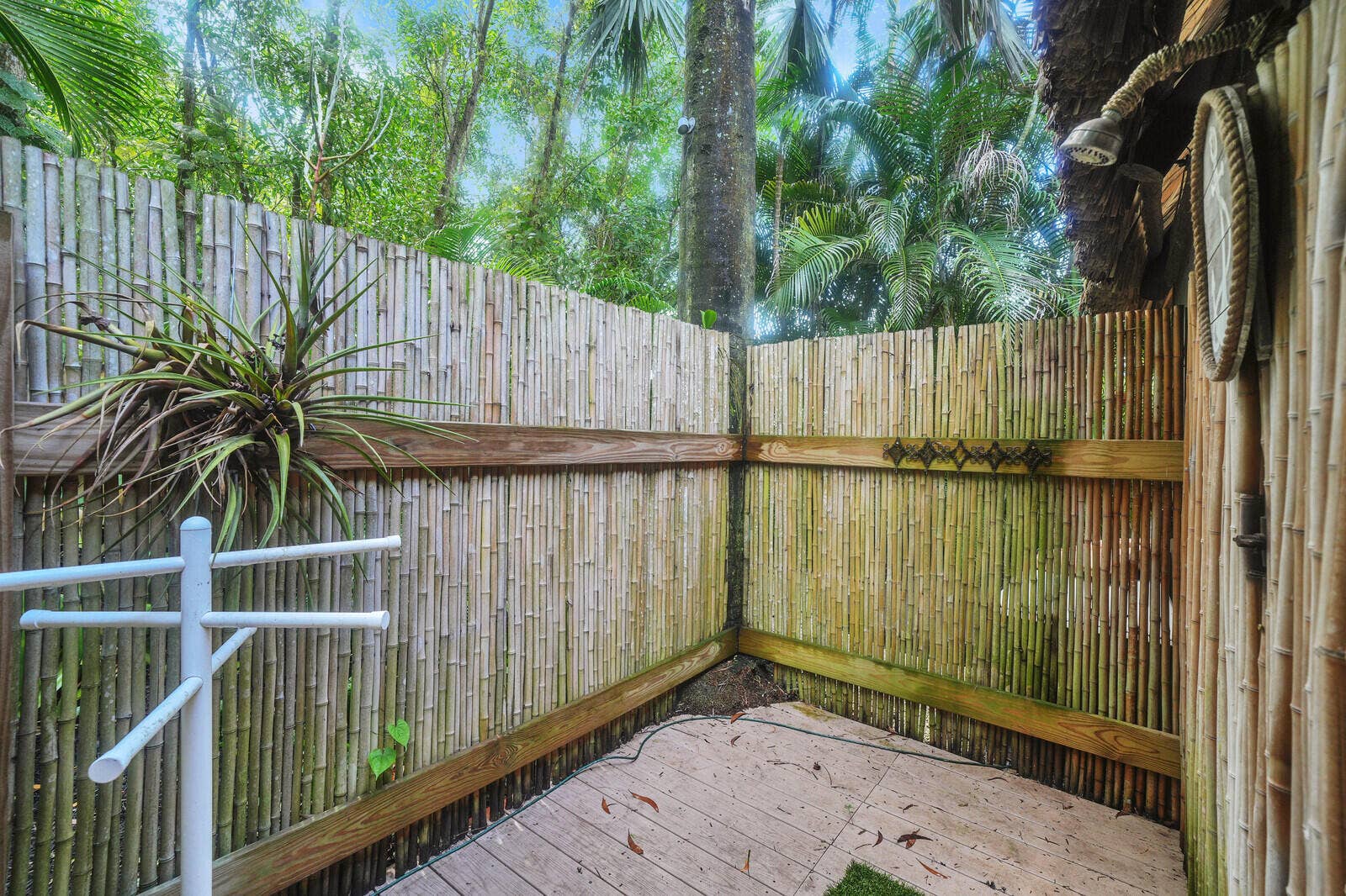 13432 153RD Road N, Jupiter, FL 33478 outdoor shower